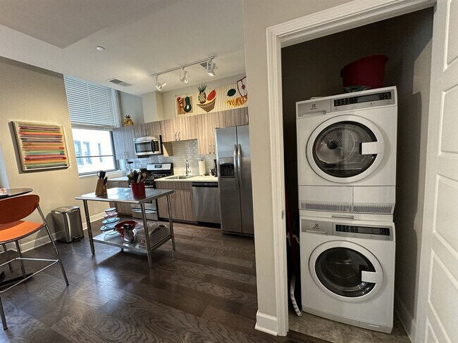 Photo - 256 E Main St Unit SI ID1237043P