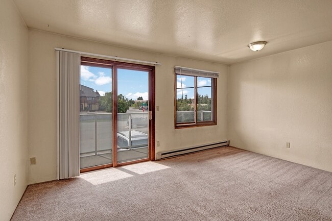 Arbor Pointe Apartments - Living room - Arbor Pointe Rental