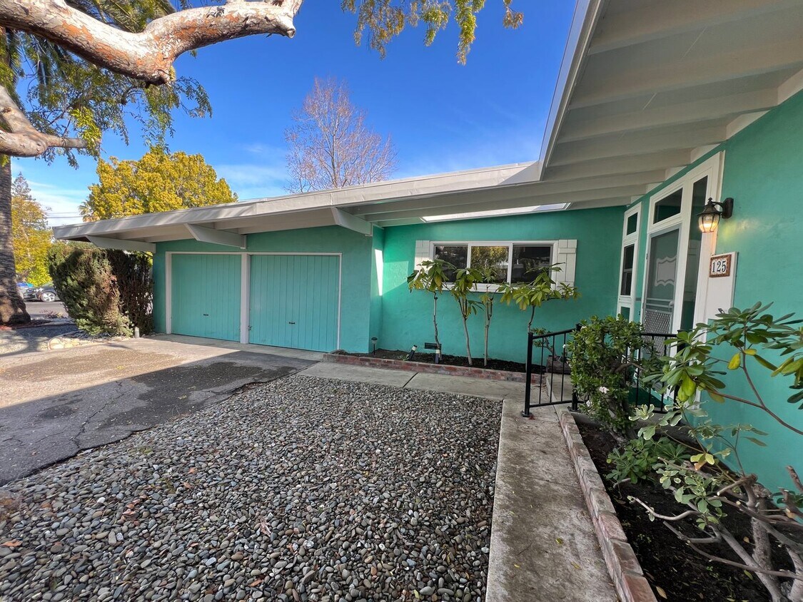 Charming, Well Maintained Home in the Mont... - Charming, Well Maintained Home in the Mont...