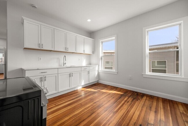 Photo - 53 Woodford St Unit 3