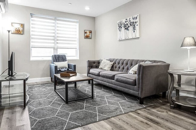 Building Photo - 140 Pearl St