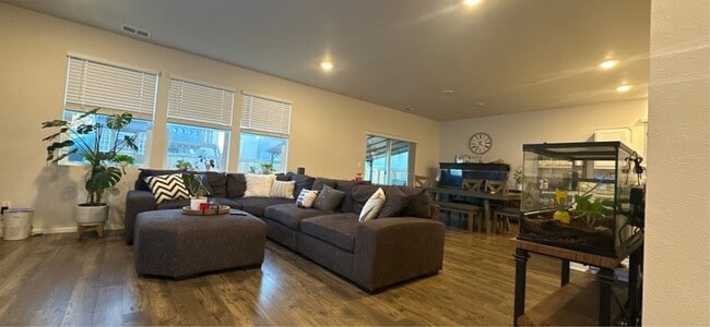 Photo - 477 Himalaya St. NE