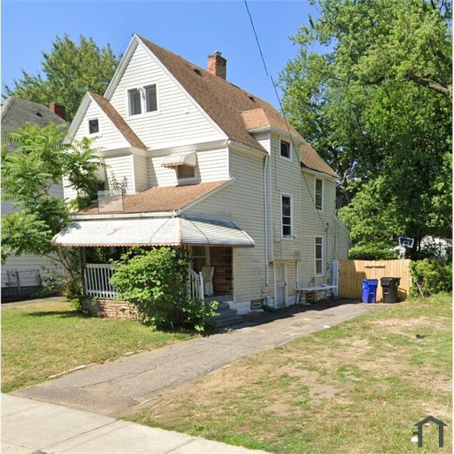 Building Photo - 684 E 127th St Rental