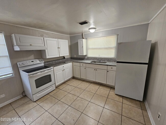 Photo - 9042 7th Ave