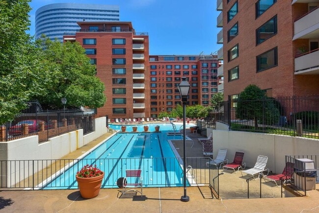 Building Photo - River Place Unit in Rosslyn! Rental