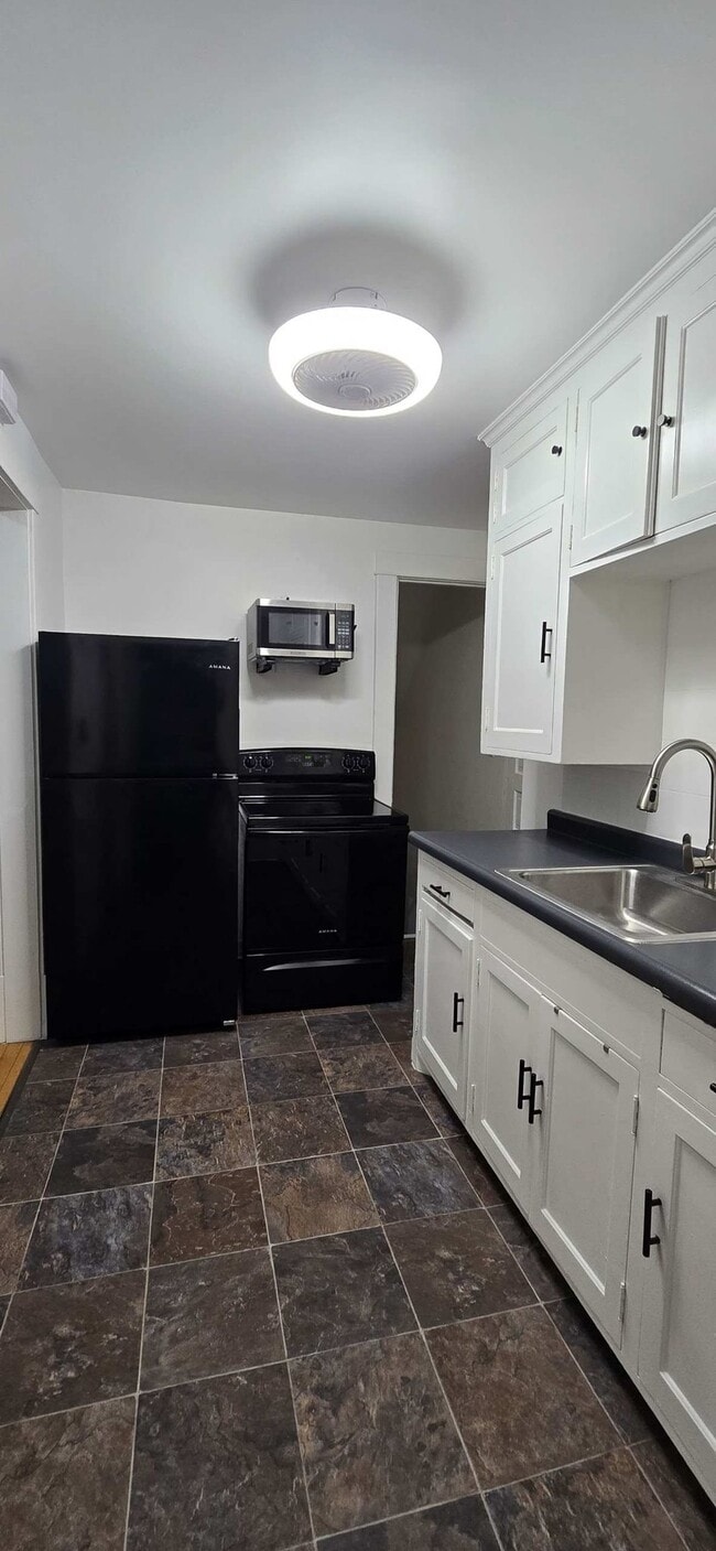 Photo - 1144 Broadway N