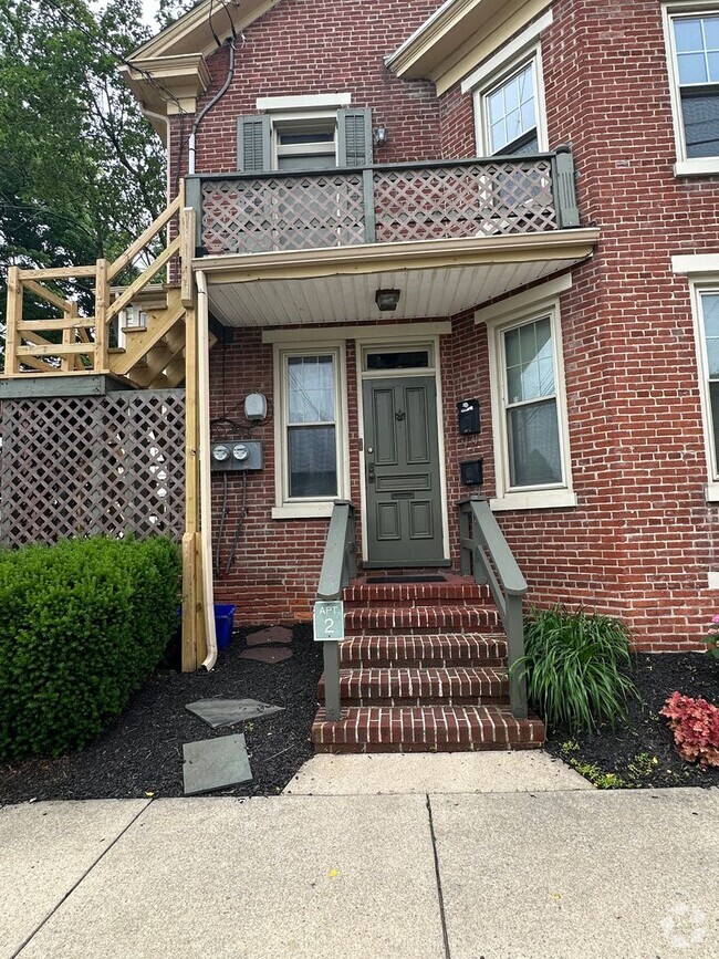 Building Photo - 549 Bridge St Unit 2 Rental