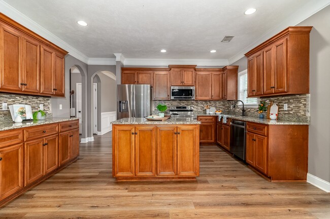 Photo - Beautiful 5 Bedroom, 4 Full Bath Family Home