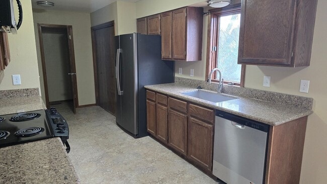 Photo - 3 Bedrooms, 2.5 Bathrooms, 1 Car Garage Fo...