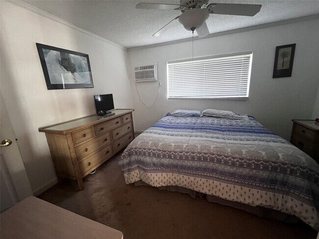 Photo - 2850 NE 30th St Unit 2