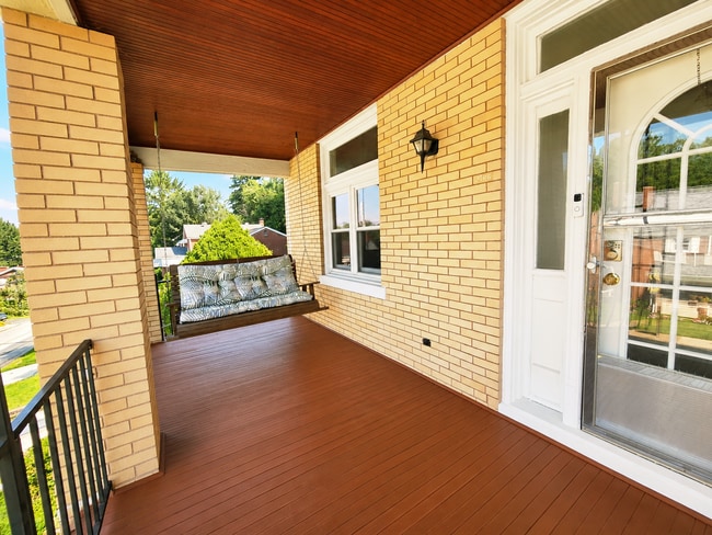 Photo - 2219 Edgebrook Ave