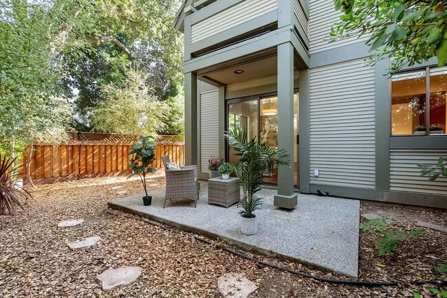 Photo - 1337 Alma St