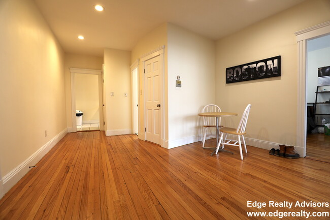Photo - 22 Sutherland Rd Condo Unit 4