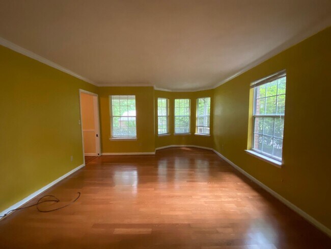 Photo - 3466 Hyde Park Way