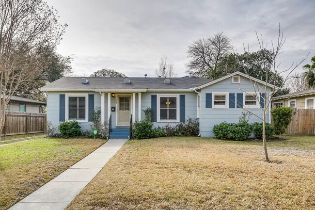 Charming 2 BR / 1 Bath in highly desirable... - Charming 2 BR / 1 Bath in highly desirable... House