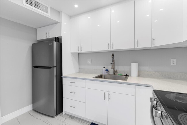 Photo - 5925 SW 36th Ct