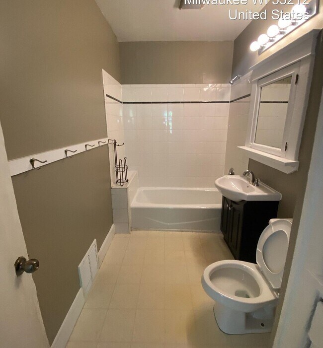 Photo - 2212 N Holton St