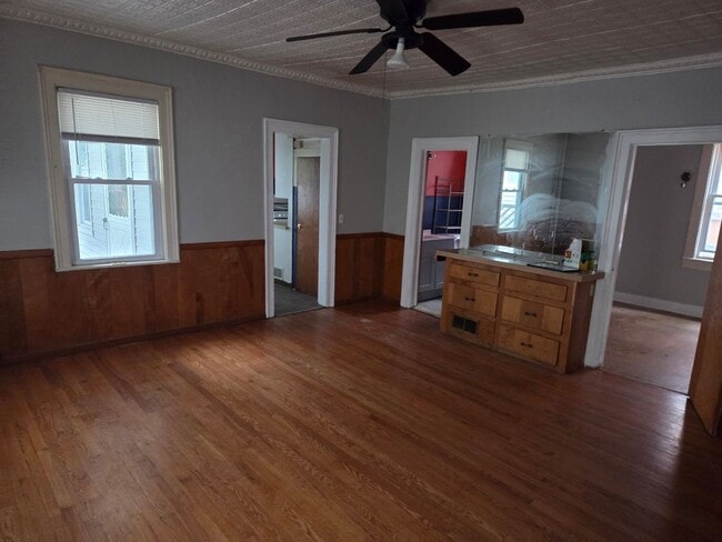 Building Photo - 811 N Townsend St Unit Apt. 1