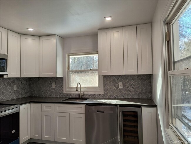 Photo - 28 Pine Tree Ln
