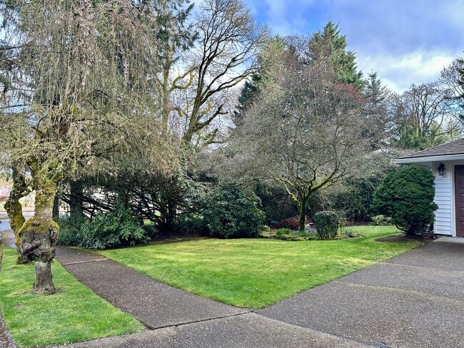 Photo - Private single level ranch in Tualatin!