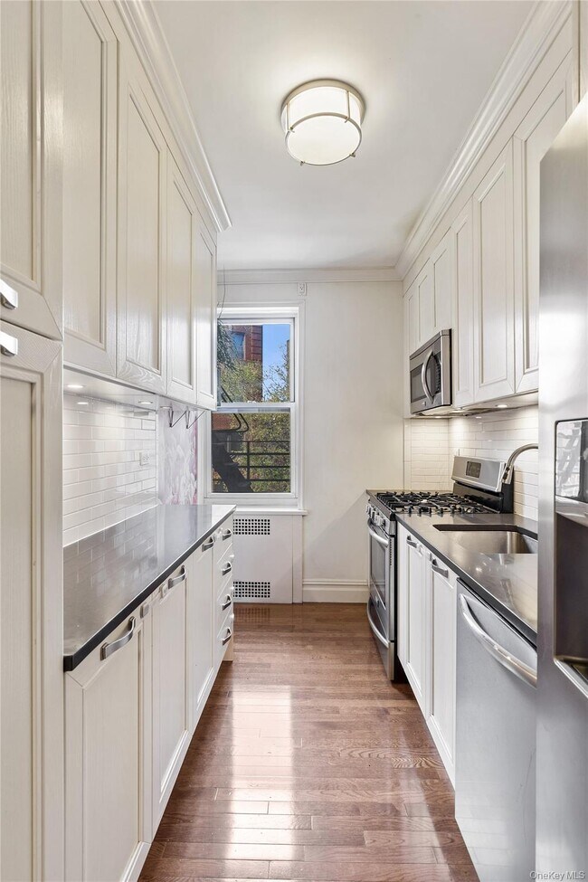 Photo - 73-12 35th Ave Unidad E21 Rental