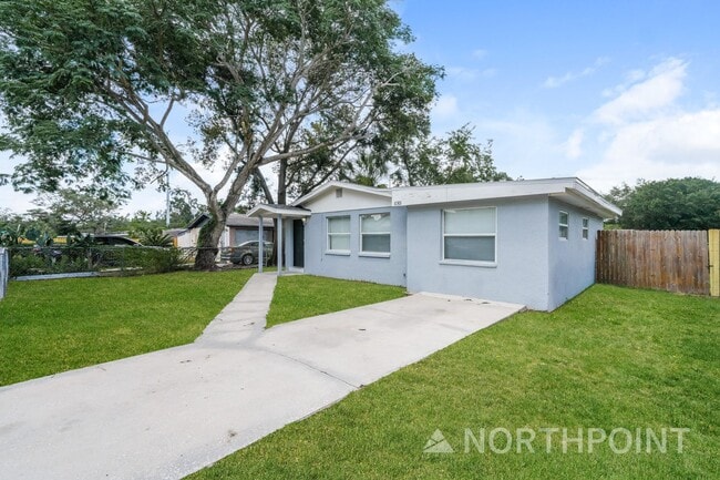 Photo - 3-Bedroom, 1 Bath Single Family for Rent in Tampa, FL | Fenced Backyard & Modern Kitchen