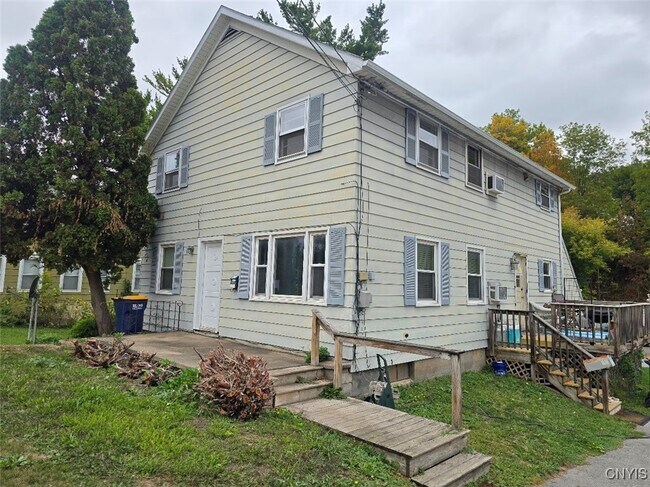Building Photo - 11 Seneca Ave Rental