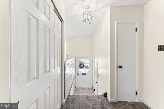 Photo - 529 W Marshall St