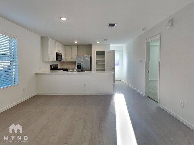 Photo - 2057 Belgian Dr