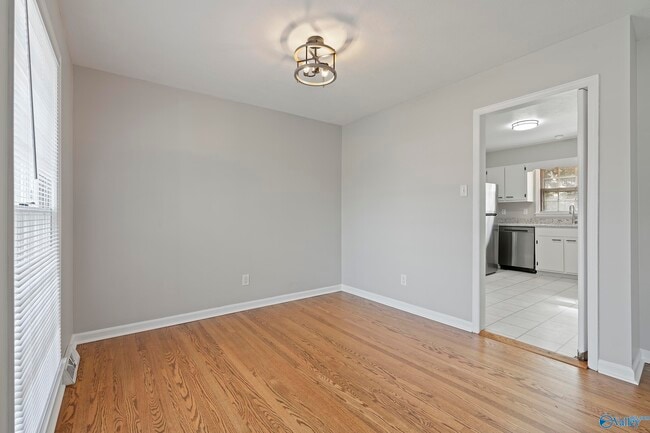 Photo - 1723 Laverne Dr NW