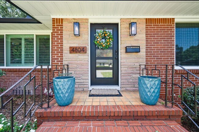Building Photo - 4804 River Basin Dr S