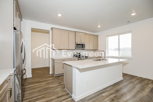 Photo - 302 Ravello St