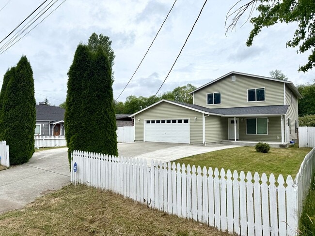 Building Photo - Spacious house in Bremerton.