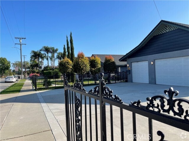 Building Photo - 11801 Loara St Rental