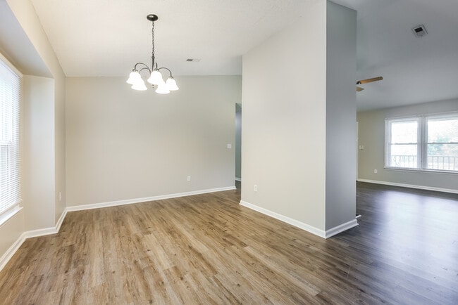 Photo - 302 Laurel Tree Ln