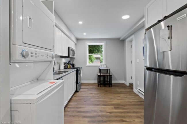 Building Photo - 168-168 Picton St E Unit 1