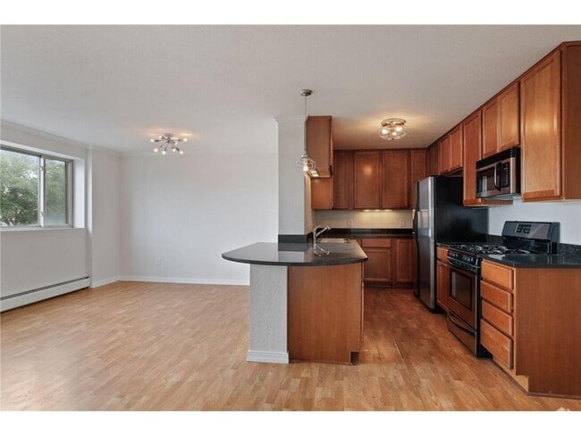 Building Photo - 3120 Hennepin Ave Unit 208 Rental