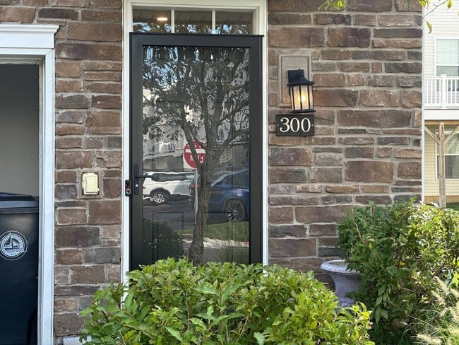 300 Discovery Rd