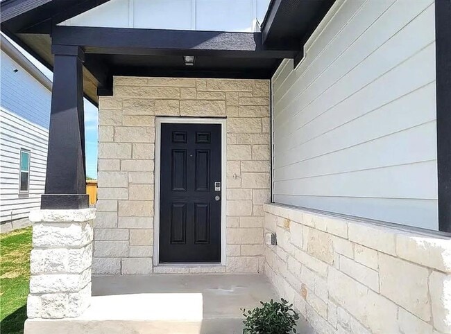 Photo - 489 Unforgiven Ln