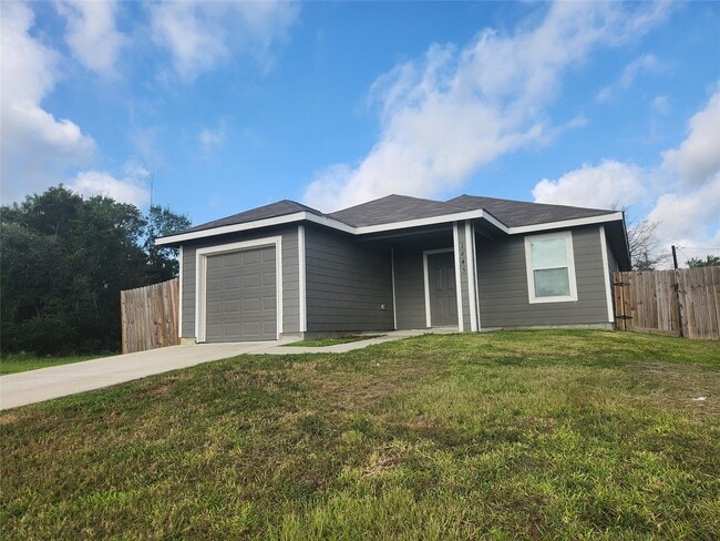 Building Photo - 1645 22nd St Rental