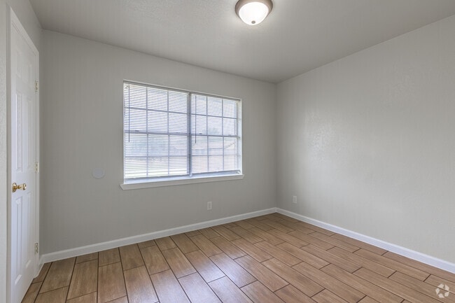2BR, 1BA - 654SF - Bedroom