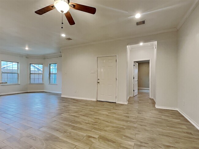 Photo - 3638 Lydia St