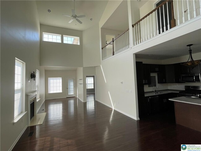 Photo - 1350 Caspian St