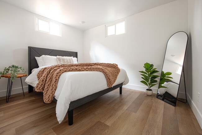 Queen Bedroom 1 - 333 N 400 W Unit Brick Haven Apt - #2