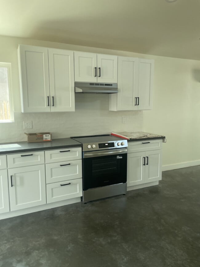 Photo - 1339 E 8th St Unidad Lumen-2bdrm