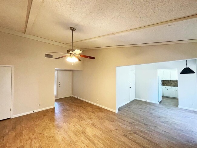 Photo - 906 Acorn Oaks Dr