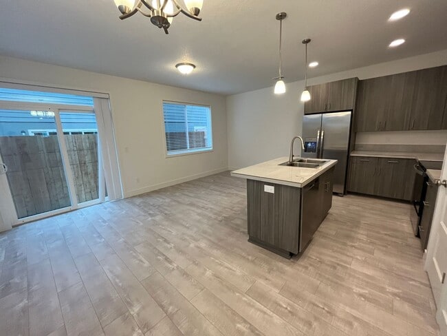 Photo - 1550 E 3rd St Unidad A