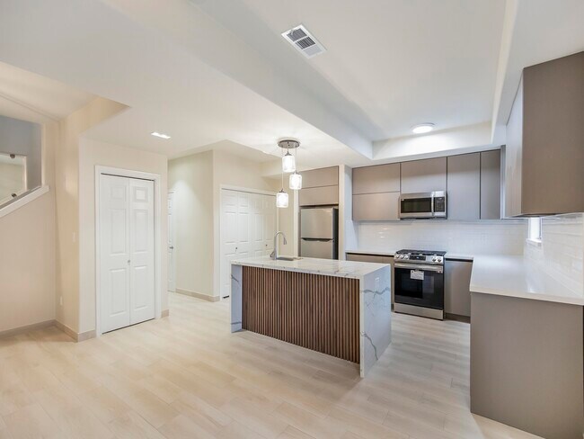 Photo - 2445 Monarch Dr Unit 402