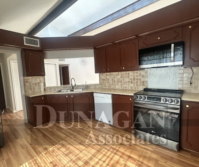 Photo - Charming 3 bedroom 2 Bathroom Home