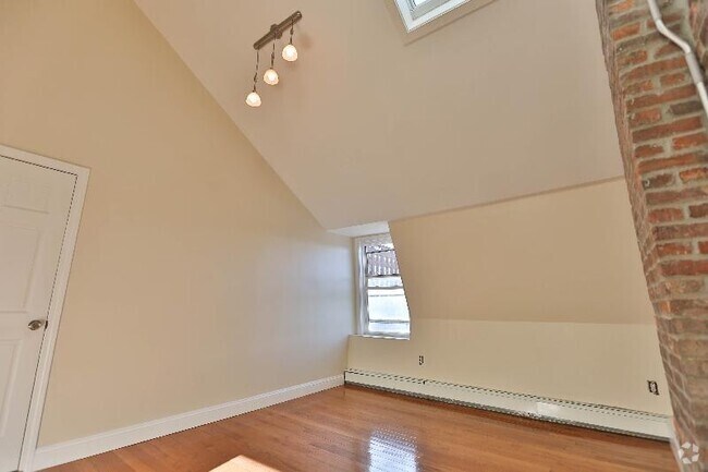 Building Photo - 82 Bremen St Unit 2 Rental